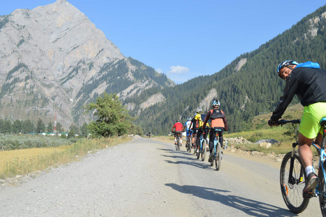 Gurez mountain biking